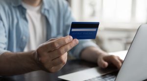 Τέλος στους περιορισμούς της κάρτας επιδομάτων-Τι σχεδιάζεται για ενοίκια και δάνεια