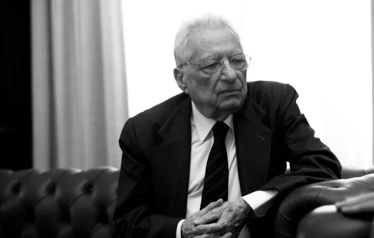 Πέθανε ο Πέτρος Μολυβιάτης