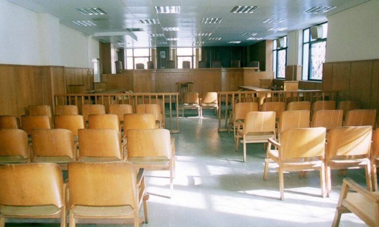 Θεσσαλονίκη: Μητέρα και γιος στο Αυτόφωρο για τον ξυλοδαρμό 16χρονης