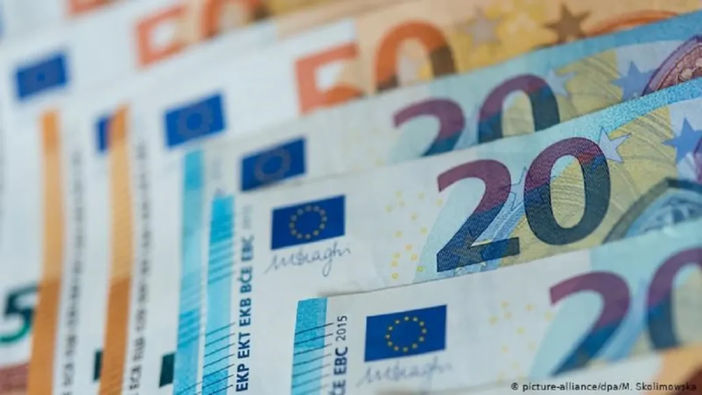 Ανοίγει ο δρόμος για πληρωμές αναδρομικών έως 7.989 ευρώ