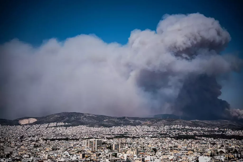 Financial Times: Η Αθήνα ανάμεσα στις πόλεις με υψηλό κίνδυνο για καταστροφικές πυρκαγιές