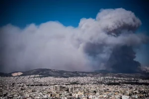 Financial Times: Η Αθήνα ανάμεσα στις πόλεις με υψηλό κίνδυνο για καταστροφικές πυρκαγιές