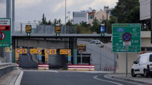 Σοβαρό τροχαίο στην Αττική Οδό: Συγκρούστηκαν φορτηγά – Ένας τραυματίας