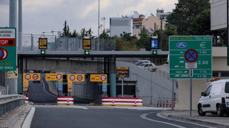 Σοβαρό τροχαίο στην Αττική Οδό: Συγκρούστηκαν φορτηγά – Ένας τραυματίας