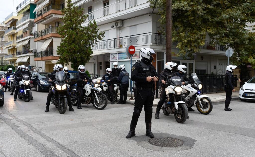 Καλάβρυτα: Ένοπλη ληστεία στα ΕΛΤΑ Δάφνης- Αναφορές για πυροβολισμούς
