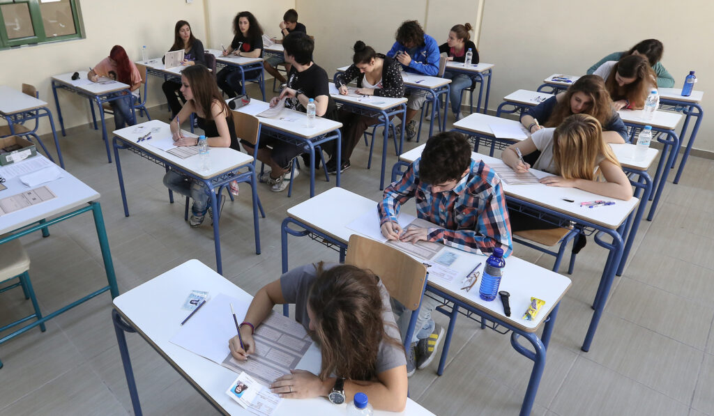 Πανελλήνιες 2026: Πόσα Τμήματα περιλαμβάνει κάθε Επιστημονικό Πεδίο;
