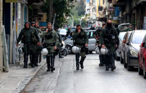 Άγρια επίθεση στα Εξάρχεια: 15 άτομα μαχαίρωσαν τρεις νεαρούς από το Πέραμα