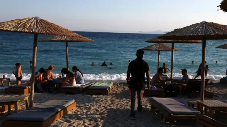 Κοινωνικός Τουρισμός – ΔΥΠΑ: Ξεκινούν οι αιτήσεις για 300.000 vouchers