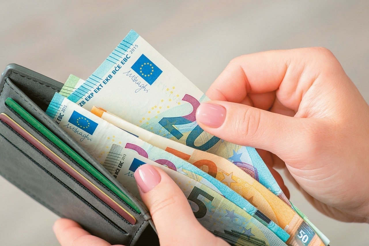 Δεκαπενταύγουστος 2025: Τι ισχύει για την αμοιβή της υποχρεωτικής αργίας