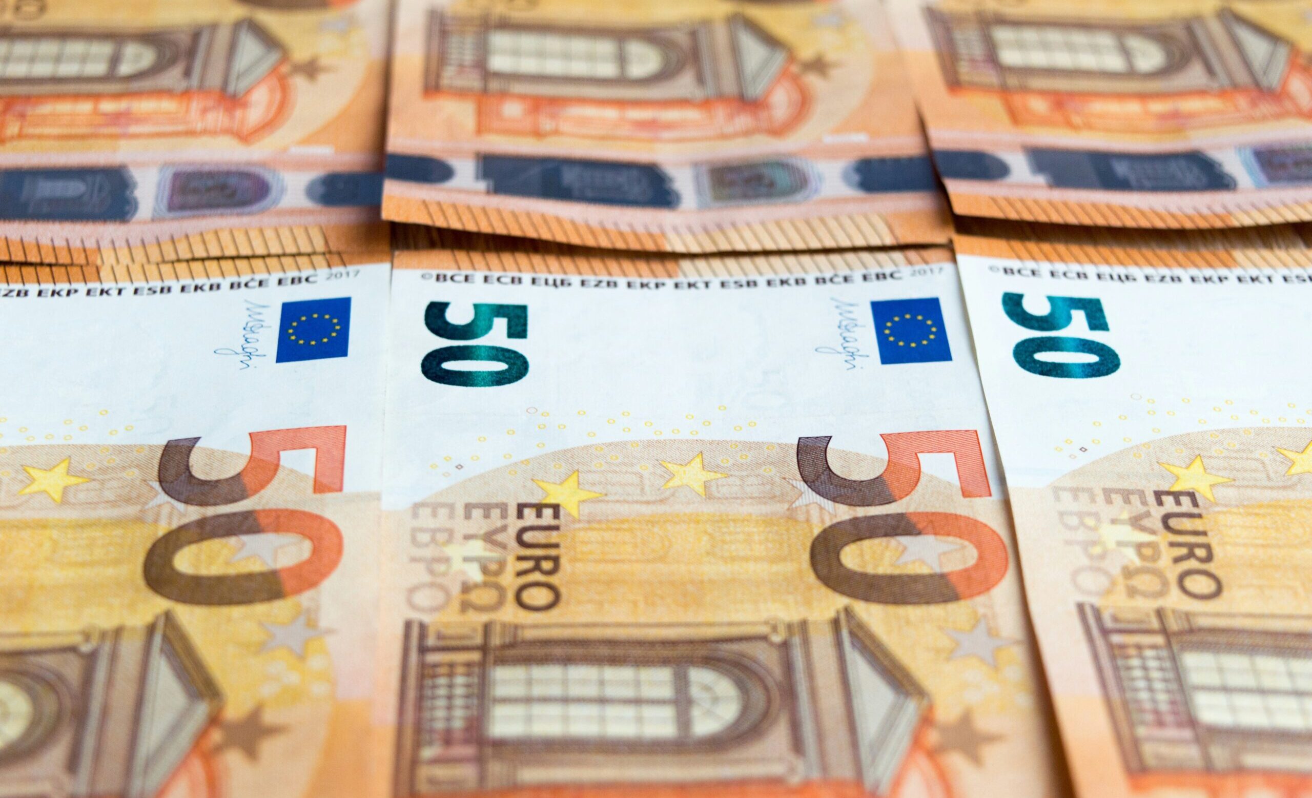 Έτσι θα πάρετε το επίδομα των 350 ευρώ – Ποιοι οι δικαιούχοι