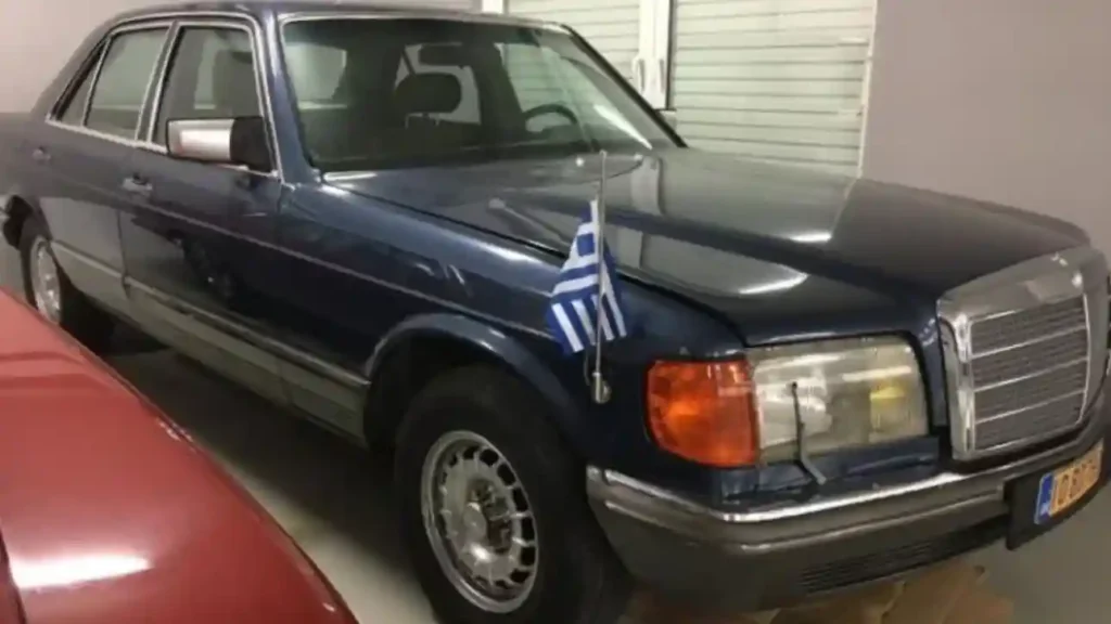Ποιος αγόρασε τη θρυλική Mercedes του Ανδρέα Παπανδρέου – Η ιστορία και το ποσό της δημοπρασίας