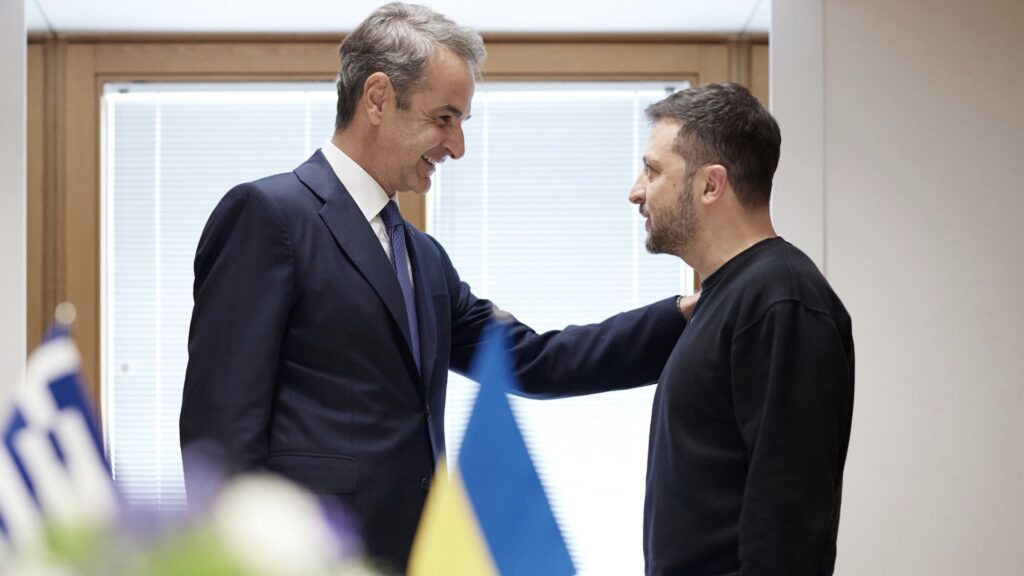 Τηλεφωνική επικοινωνία Μητσοτάκη – Ζελένσκι: Αποδέχθηκε πρόσκληση για τη Σύνοδο της Οδησσού