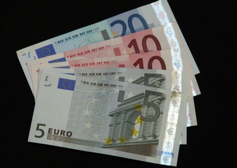 Πανελλαδικές 2025: Ποιοι δικαιούνται επίδομα 350 ευρώ