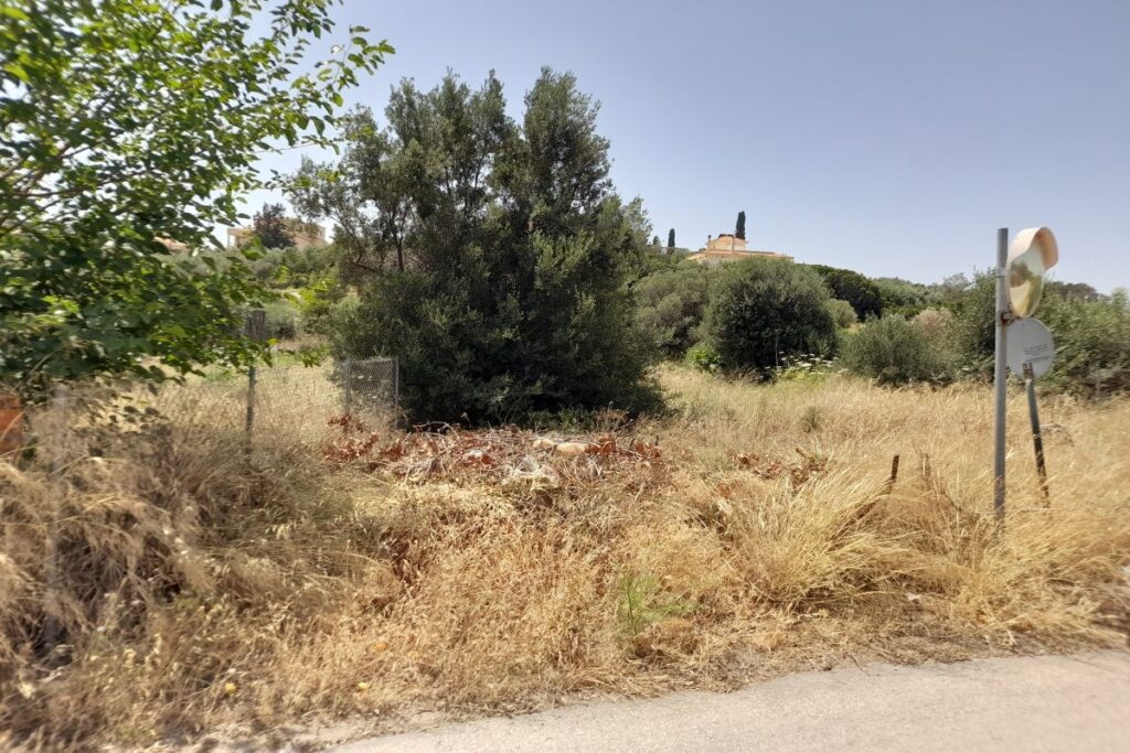 Ακαθάριστα οικόπεδα: Πότε το πρόστιμο των 2.000 ευρώ μειώνεται στο μισό