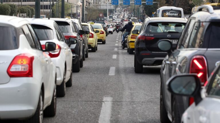 Τέλη κυκλοφορίας και ακινησία: Νέοι έλεγχοι της ΑΑΔΕ με κάμερες και σκανάρισμα πινακίδων