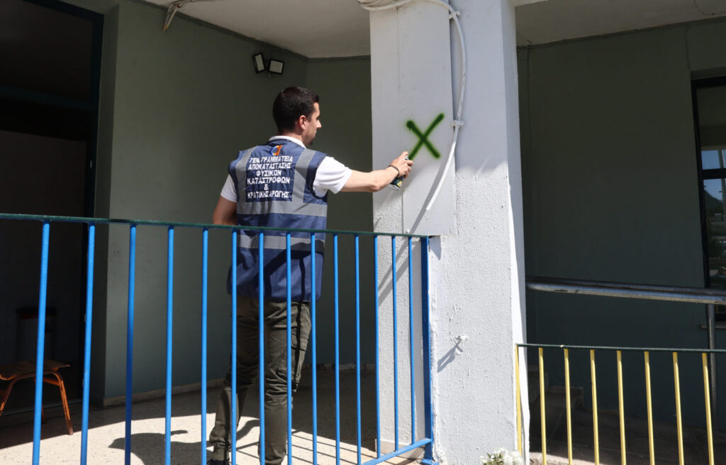 Σε κατάσταση έκτακτης ανάγκης το Μαντούδι – Σοβαρές ζημιές από τους σεισμούς