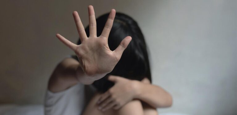 Σοκ στην Κάρπαθο: 50χρονος χτύπησε τη σύζυγό του και απείλησε να τη σκοτώσει