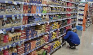 Λήγει σήμερα το πλαφόν στο περιθώριο κέρδους σε τρόφιμα και καύσιμα