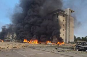 ΣΟΚ: Ιρανικός πύραυλος διαλύει ολόκληρη πολυκατοικία (vid)