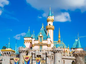 Disneyland: 39χρονος Βρετανός παιδόφιλος διοργάνωσε «γάμο» με 9χρονη Ουκρανή