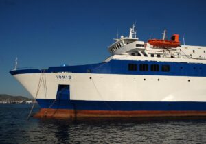 Βλάβη στο πλοίο «Ιονίς» με 137 επιβάτες κατά τη διαδρομή Κέα – Λαύριο