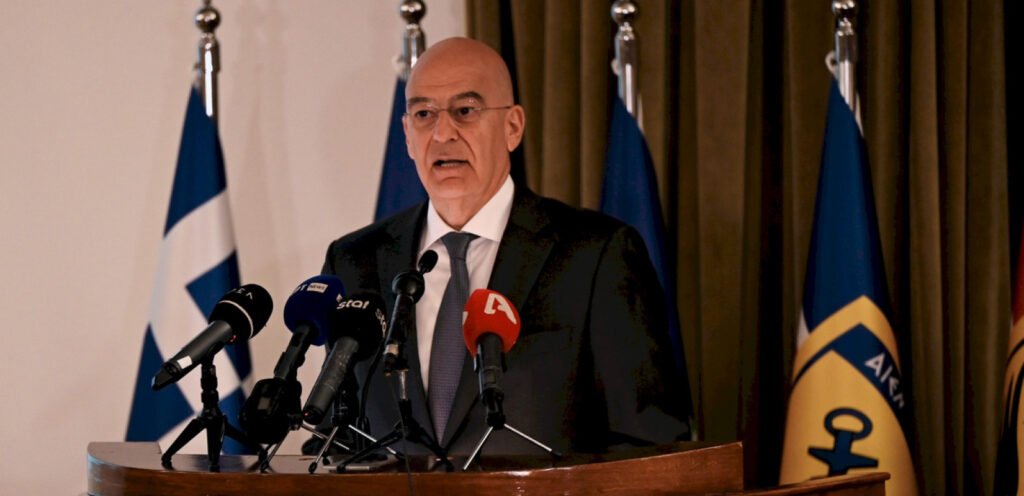 «Μεγαλώσαμε την Ελλάδα!» – Η ανάρτηση Δένδια που ξεσήκωσε το Twitter
