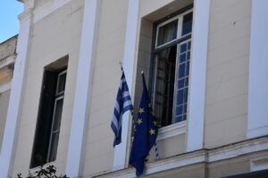 Ελεύθεροι με εντολή εισαγγελέα οι γονείς που άφησαν βρέφος στο μπαλκόνι