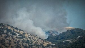 Φωτιά τώρα στο Τεμπλόνι Κέρκυρας – Καίει στο παλιό εργοστάσιο