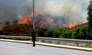 Σε κατάσταση έκτακτης ανάγκης η Χίος – Ανεξέλεγκτα τα πύρινα μέτωπα