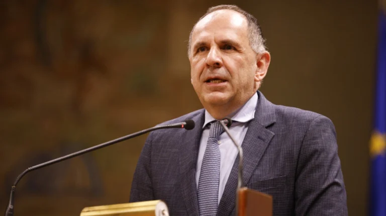 Γεραπετρίτης: “Καμία πρόθεση να στείλουμε στρατό στην Ουκρανία”