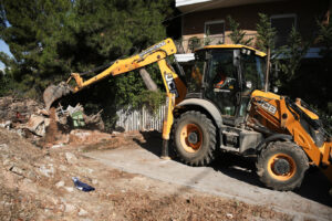 Δήμος Αθηναίων: Ξεκίνησε η κατεδάφιση 70 κτηρίων