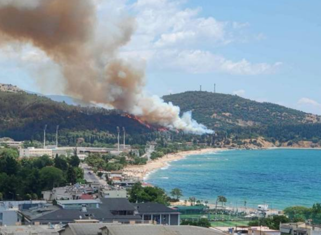 Μεγάλη φωτιά τώρα στην Καβάλα – Ήχησε το 112