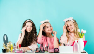 TikTok & skincare: Επιστήμονες προειδοποιούν για σοβαρές αλλεργίες σε παιδιά & εφήβους