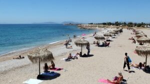 Έρχεται καλοκαιρινό «σαφάρι» της εφορίας: Drones, τουρίστες-ελεγκτές και πρόστιμα-φωτιά!
