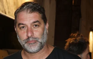 Βασίλης Μπισμπίκης: Από τα δικαστήρια…στο Σύνταγμα