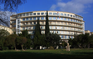 Συναγερμός στο ΚΑΤ: Εισέβαλαν στο νοσοκομείο κρατώντας όπλα