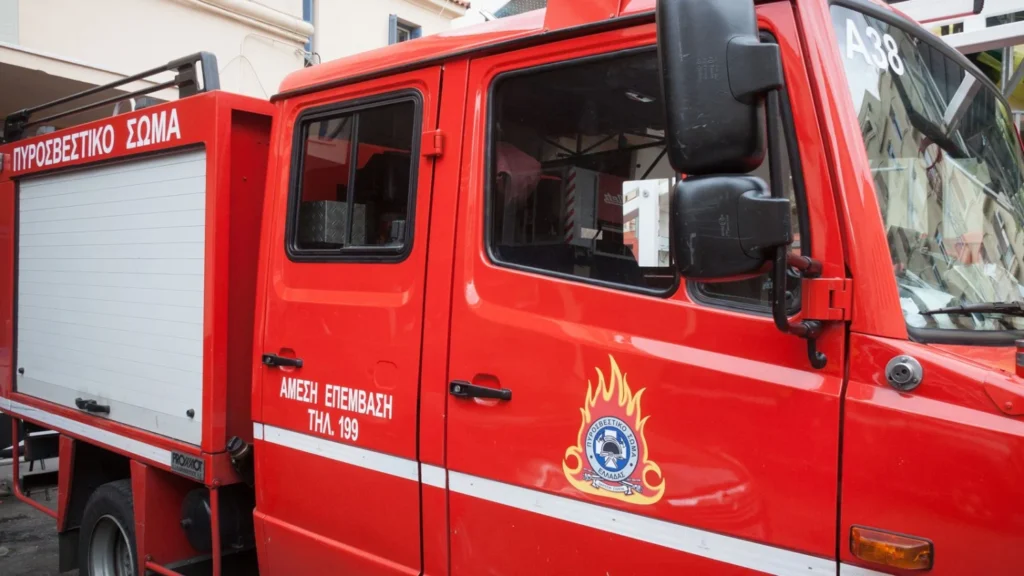 Συναγερμός στη Θεσσαλονίκη: Πυρκαγιά σε διαμέρισμα με δύο απεγκλωβισμούς