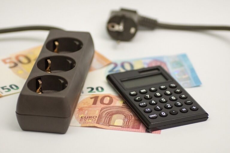 Ρεύμα: Μειώσεις στους λογαριασμούς από Σεπτέμβριο