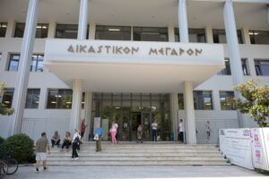 Τέμπη: Διακόπηκε η δίκη για τα βίντεο – Έντονες αντιδράσεις συγγενών
