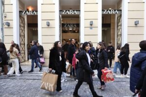 Αντίστροφη μέτρηση για τις καλοκαιρινές εκπτώσεις – Πότε ξεκινούν