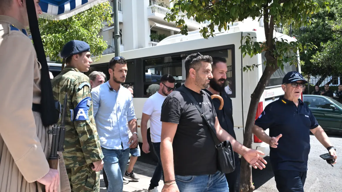 Διαμαρτυρία κτηνοτρόφων στο Μέγαρο Μαξίμου