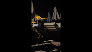 Σάλος στη Μύκονο: Πιάστηκαν να κάνουν σεξ δημόσια (vid)