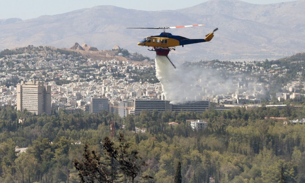 Πυρκαγιά στου Ζωγράφου: Ξεκίνησε από το αμαξοστάσιο του Δήμου