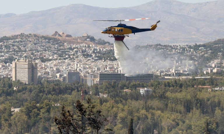 Πυρκαγιά στου Ζωγράφου: Ξεκίνησε από το αμαξοστάσιο του Δήμου