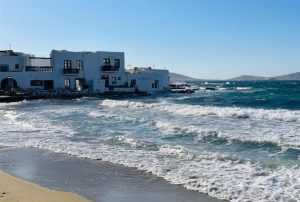 Σοκ στην Πάρο: 23χρονος βρέθηκε νεκρός σε δωμάτιο εργασίας