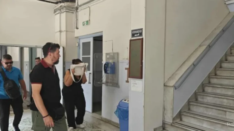Βόλος: Προφυλακιστέα η 52χρονη μητέρα για παιδική πορνογραφία εις βάρος της κόρης της