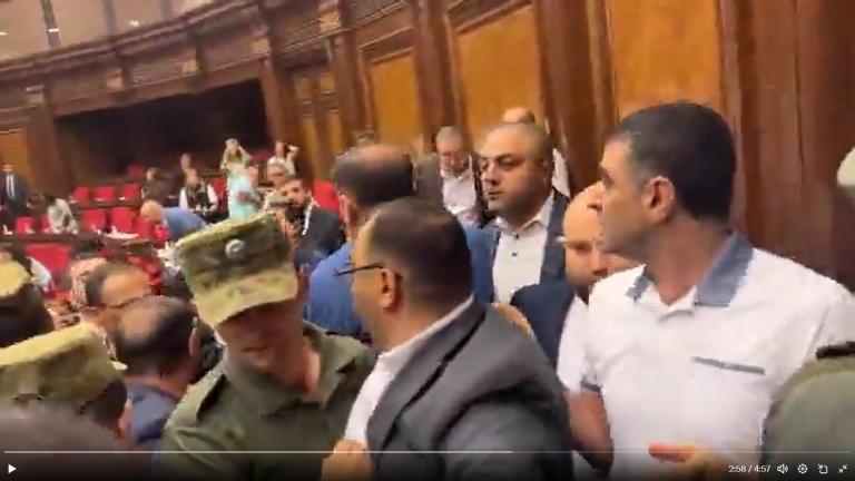 Αρμενία: Άγριος καβγάς στο κοινοβούλιο-Βίντεο