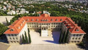 Πογκρόμ απολύσεων στο Κολλέγιο Αθηνών