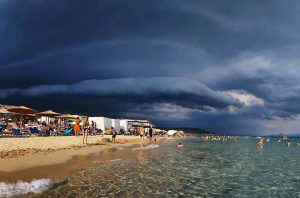 Καιρός: Βίαιες καταιγίδες σε 5 περιοχές βλέπει ο Μαρουσάκης
