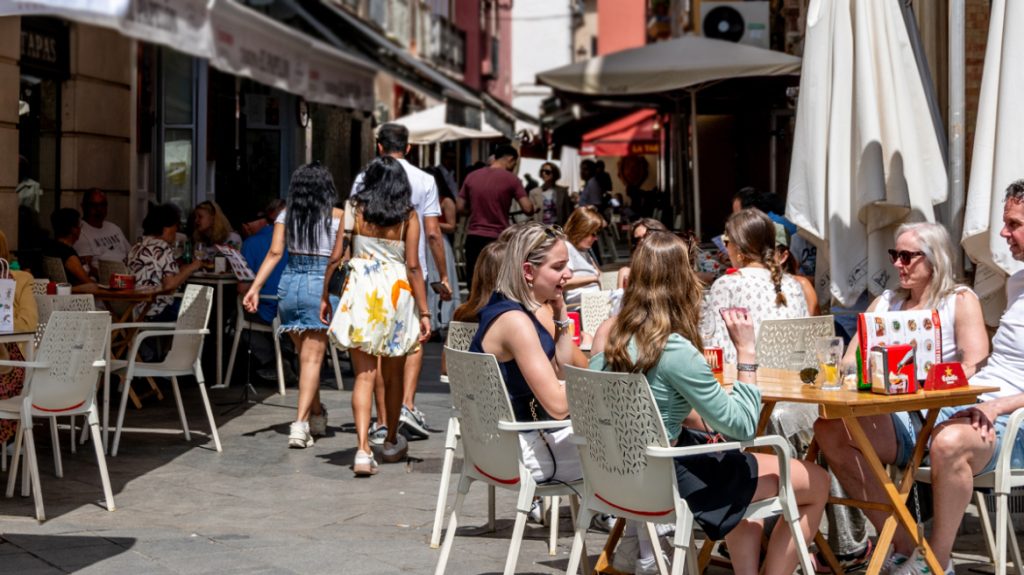 MyStreet: Νέα εφαρμογή για καταγγελίες τραπεζοκαθισμάτων